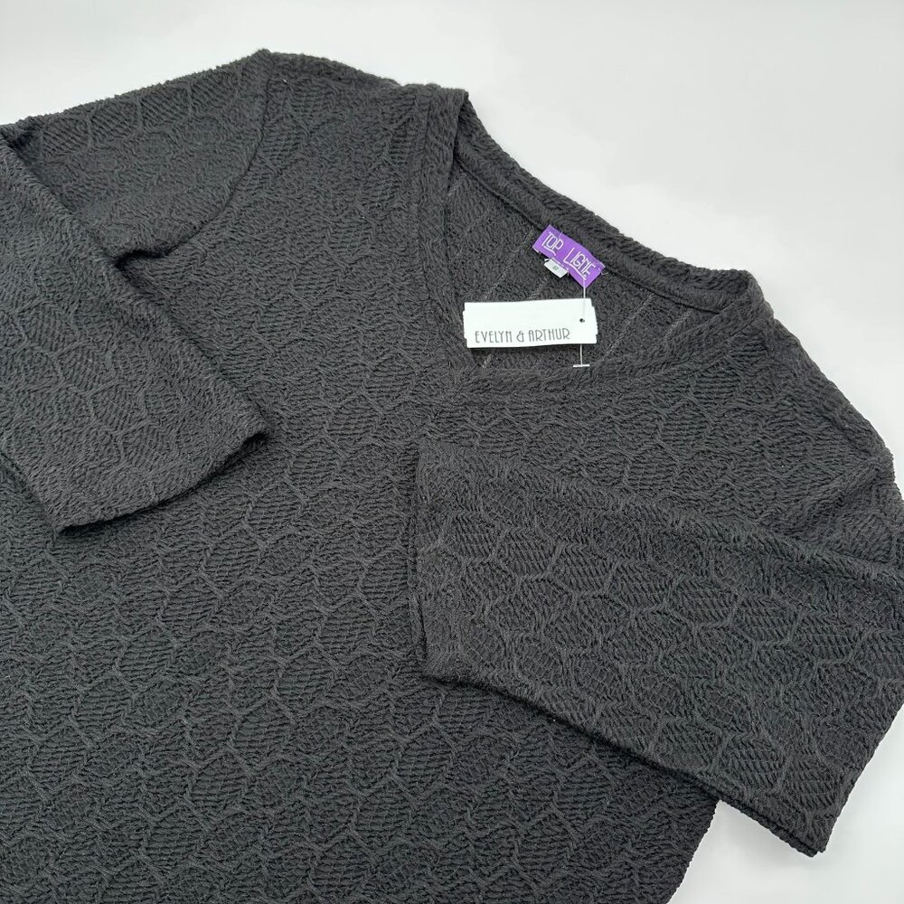 Top Ligne Women's Textured Pattern Asymmetrical Hem V-Neck Top, Size‎ S, Black